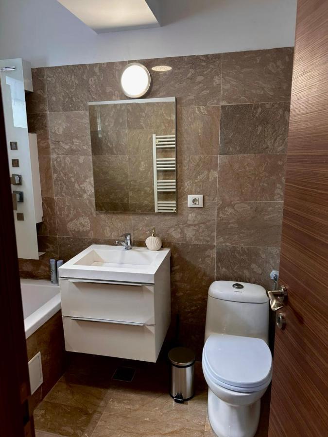 Cozy Apartment With Self Check-In Near Promenada Mall And Verdi Park Бухарест Экстерьер фото