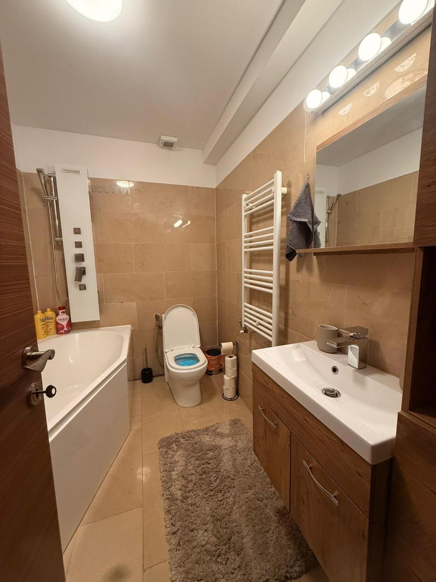 Cozy Apartment With Self Check-In Near Promenada Mall And Verdi Park Бухарест Экстерьер фото